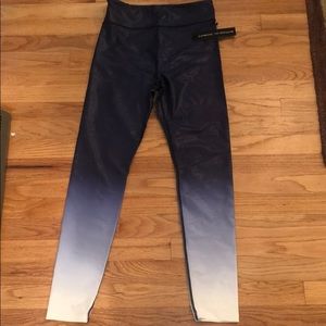 NWT carbon 38 ombré blue white leggings
